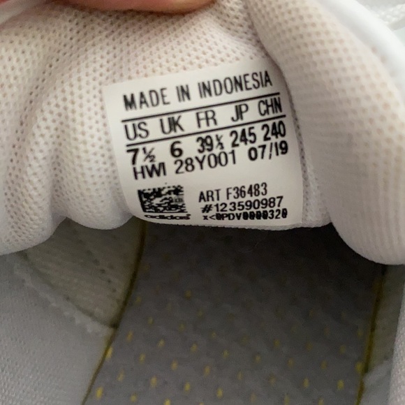 Adidas size 7.5 cloudfoam white black mint condition - Picture 6 of 6